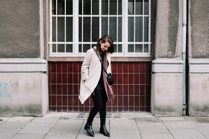 OUTFIT / Bonjour A.P.C. Paris Halfmoon Bag - Nicetohave Mag